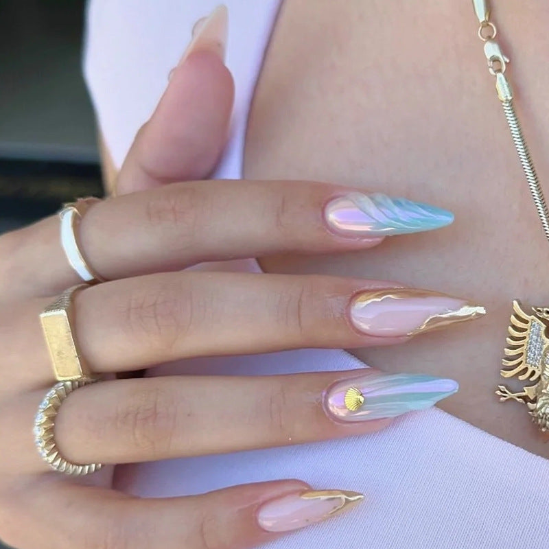 Artificial nails with elegant gradient and golden accents Kalsten