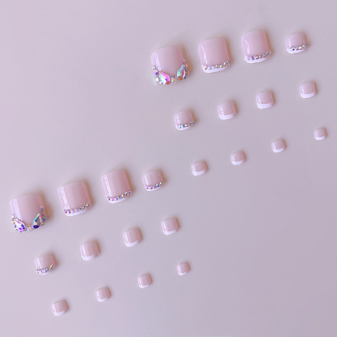 Fake Nail Set with Glittering Rhinestone Details and French Tip Kalsten