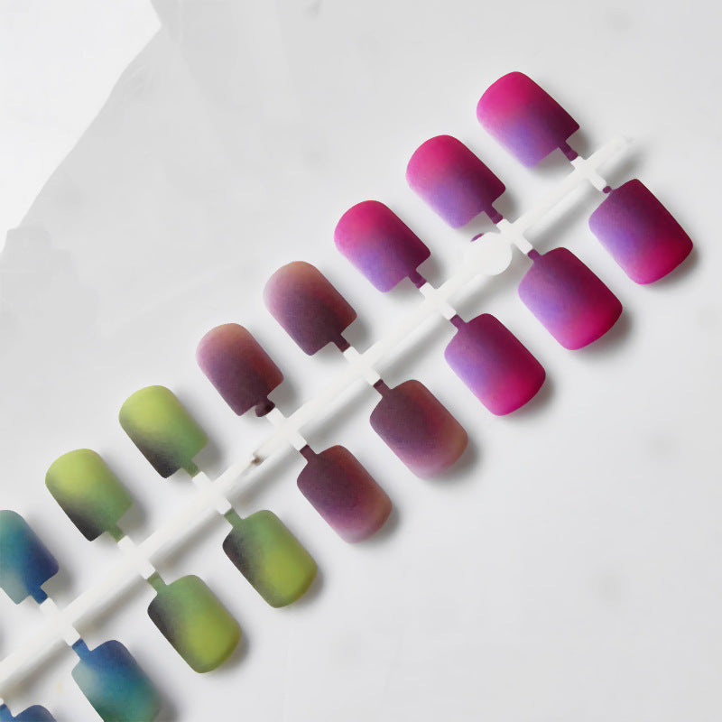Artificial nails in elegant ombre design Kalsten