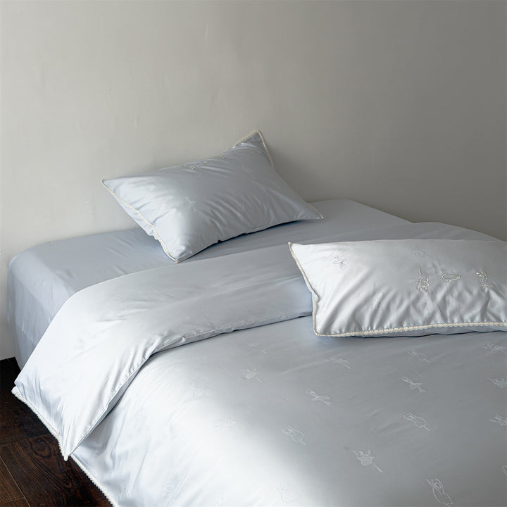 High-quality bed set made of cotton satin with subtle ballerina relief embroideries & lace edging