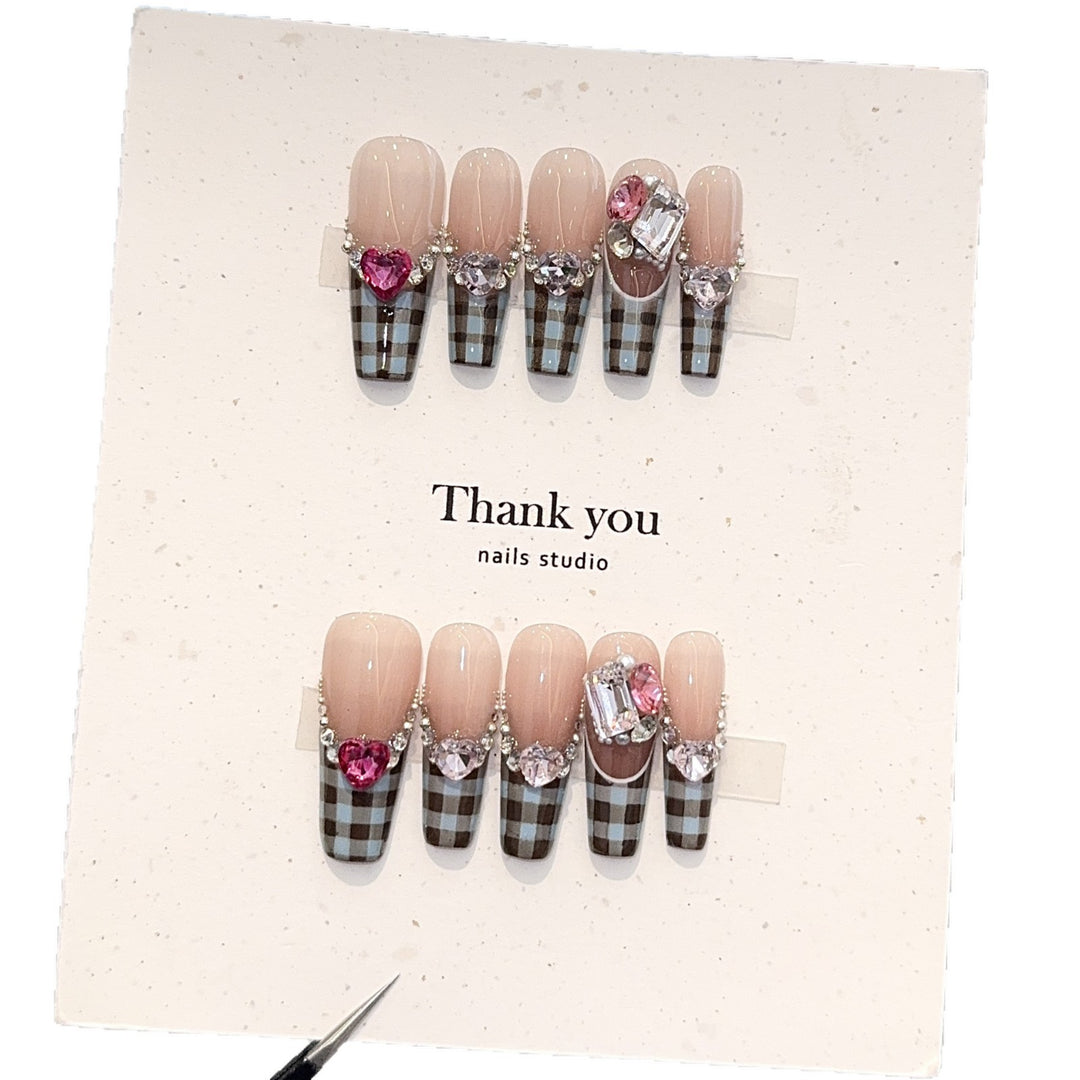 Artificial nails with elegant checkered pattern and jewelry details Kalsten