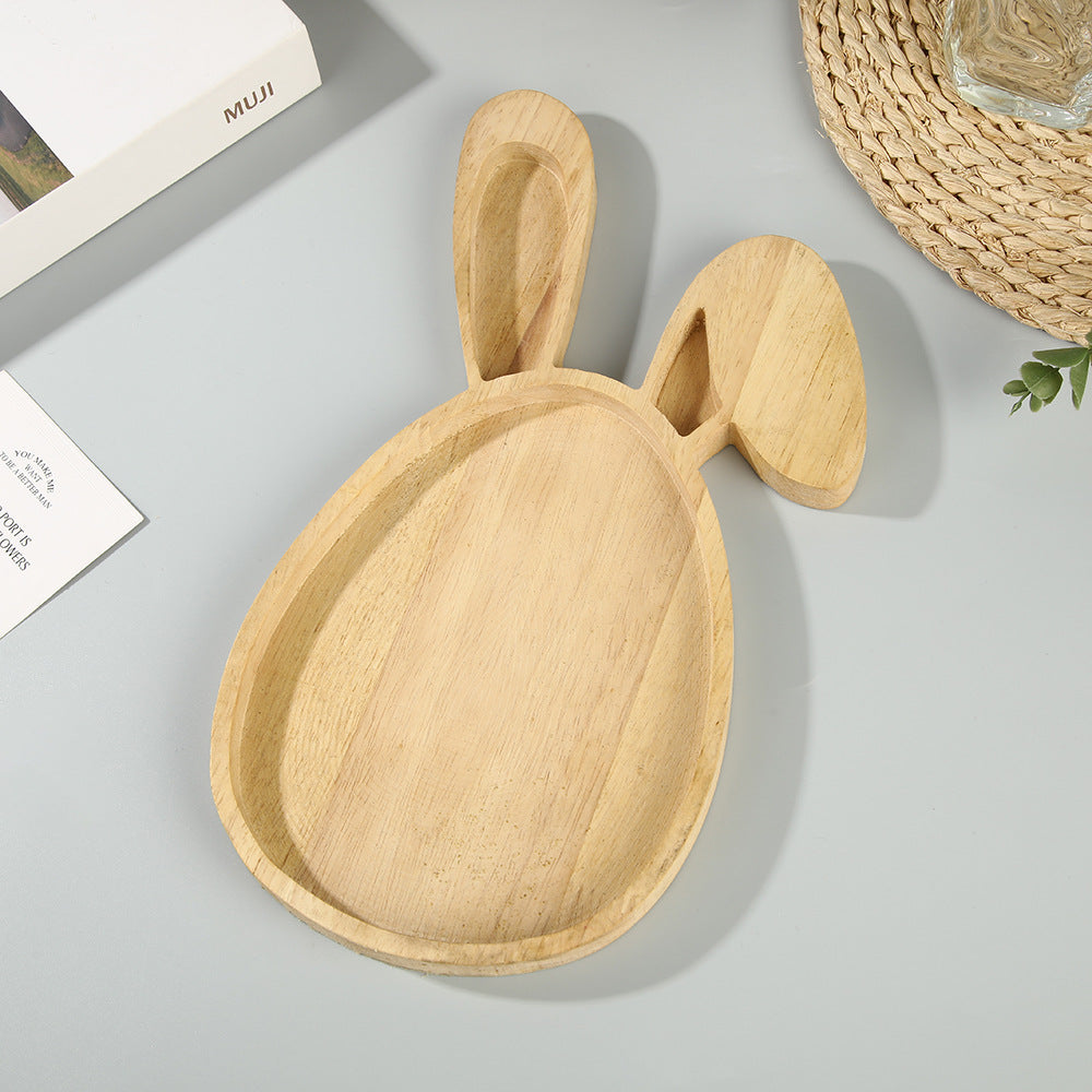 Christmas tree-shaped serving board made of solid wood with carved groove