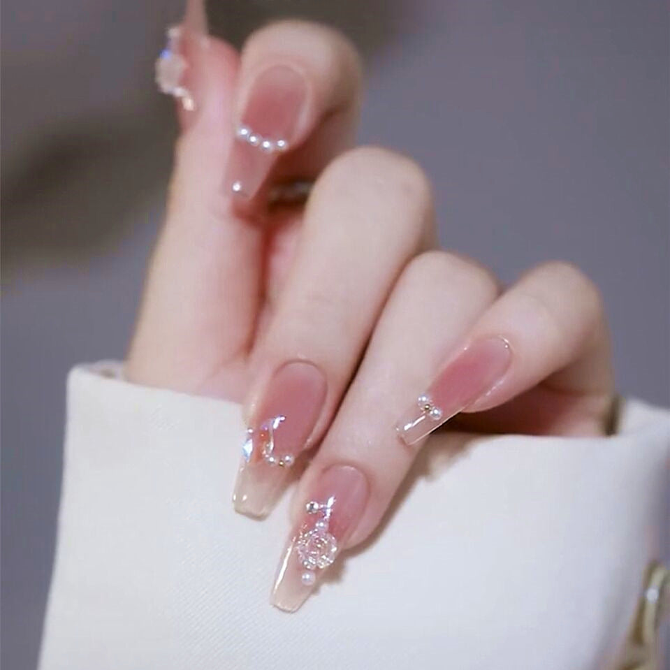 Festive Holiday Themed Press-On Nail Art Kalsten
