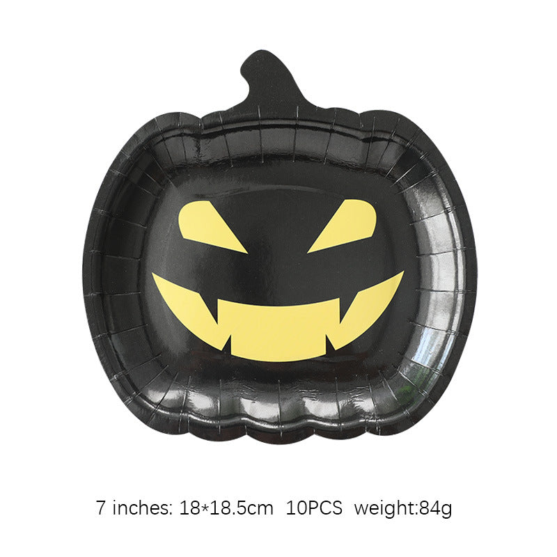 Pumpkin-shaped paper plate for Thanksgiving