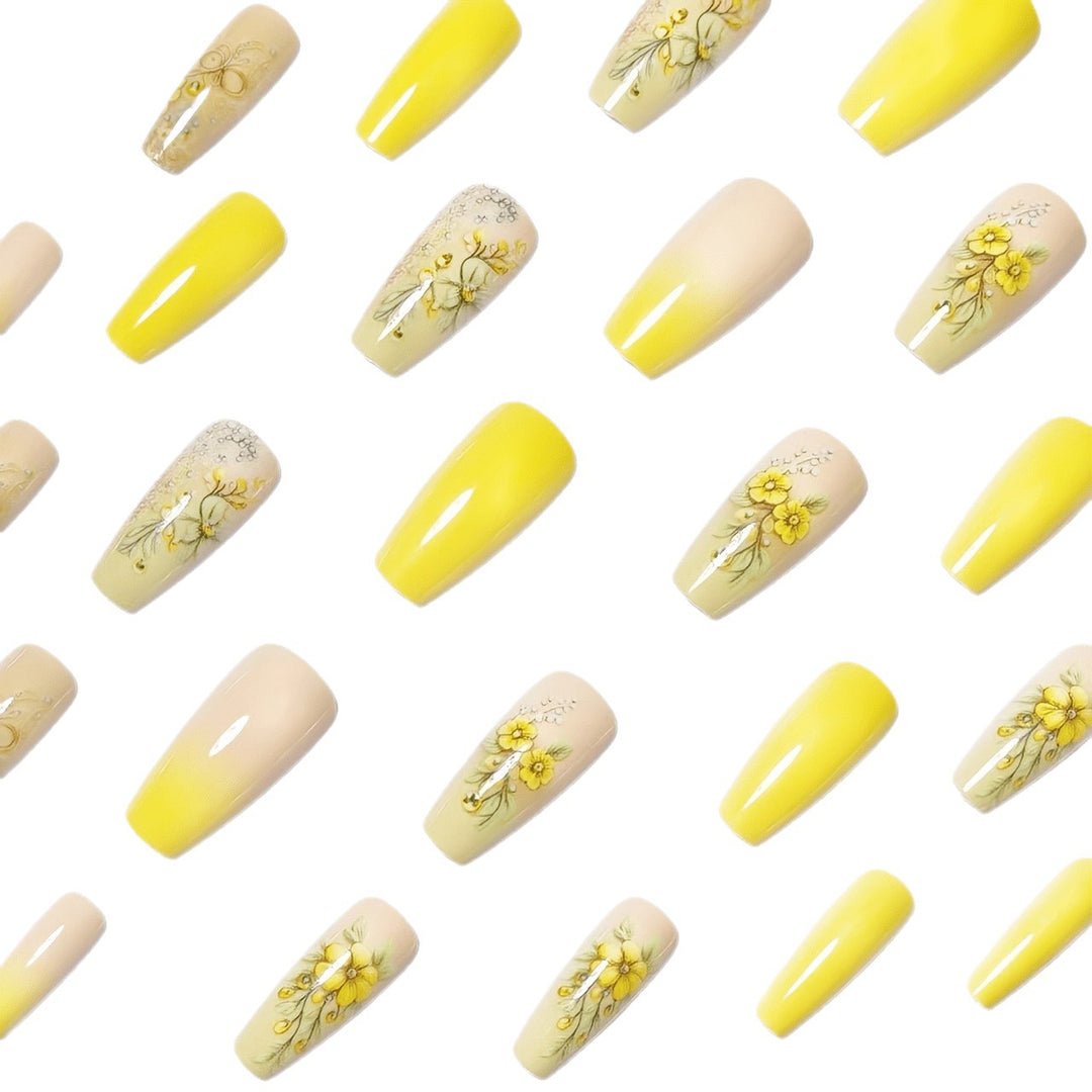 Artificial nails with floral embellishments and glitter Kalsten