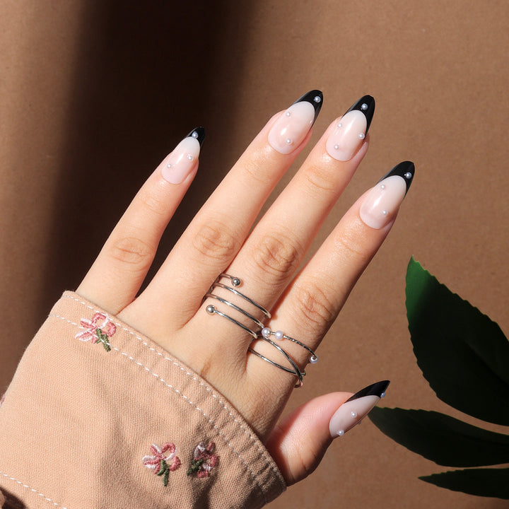 Artificial nail set with elegant lace design and radiant shine Kalsten