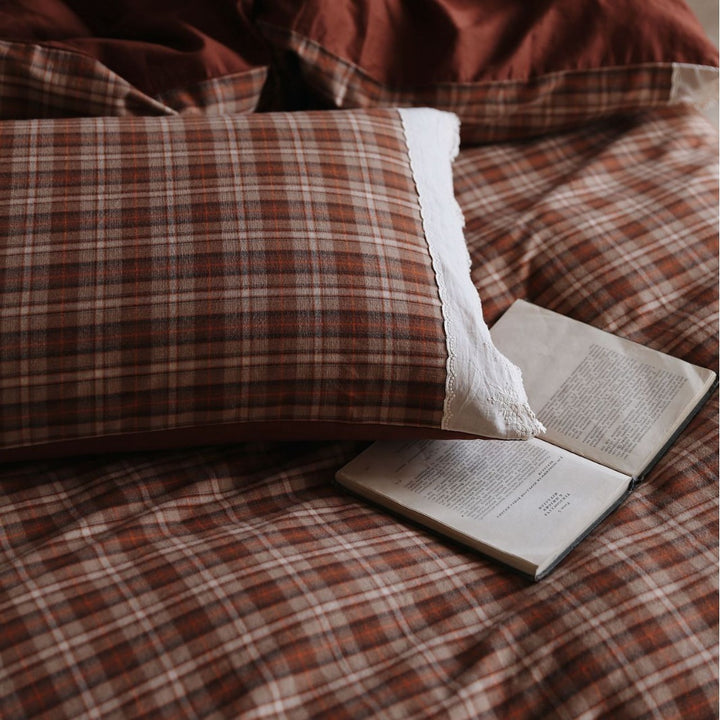Elegant checked cotton bedding set with lace trim