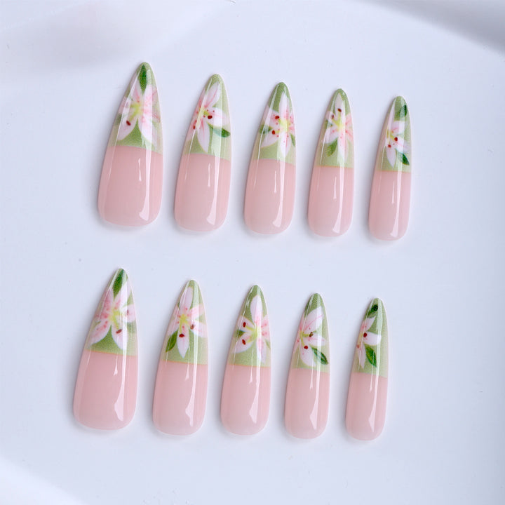 Artificial nails with hand-crafted floral embellishments Kalsten