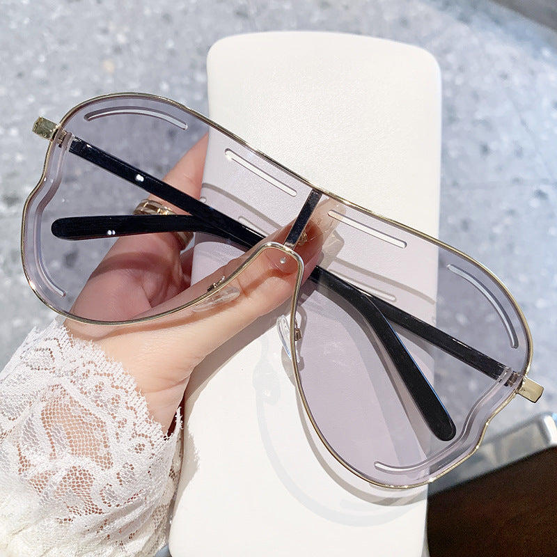 Women's sunglasses in modern shield design Kalsten