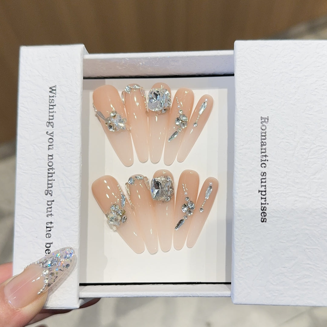 Artificial nails with exclusive rhinestone embellishments Kalsten