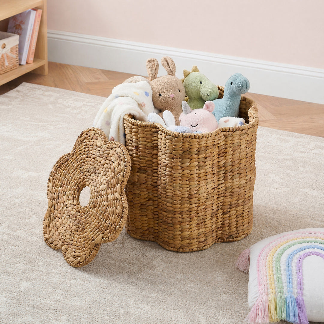 Chair made of braided natural material Kalsten