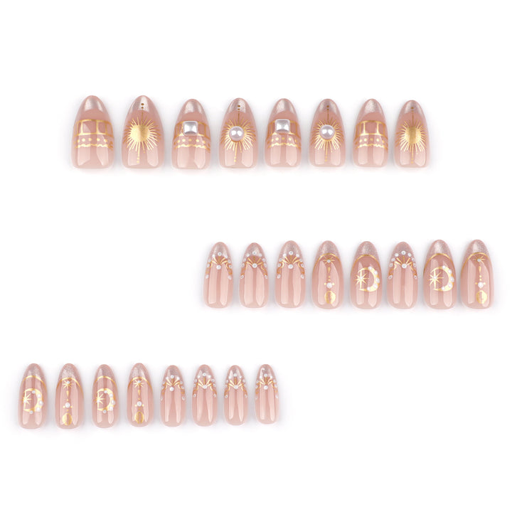 Glamorous nail art with fine gold accents Kalsten