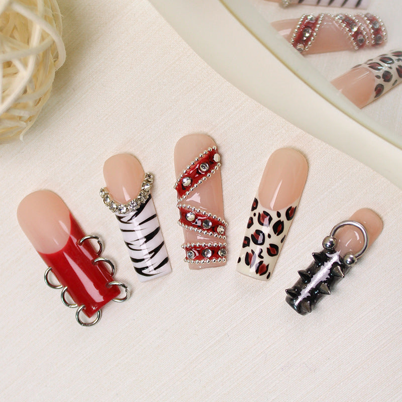 Nail art set with glamorous accents and extraordinary designs Kalsten