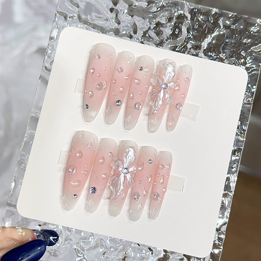 Glamorous artificial nails with sparkling accents Kalsten