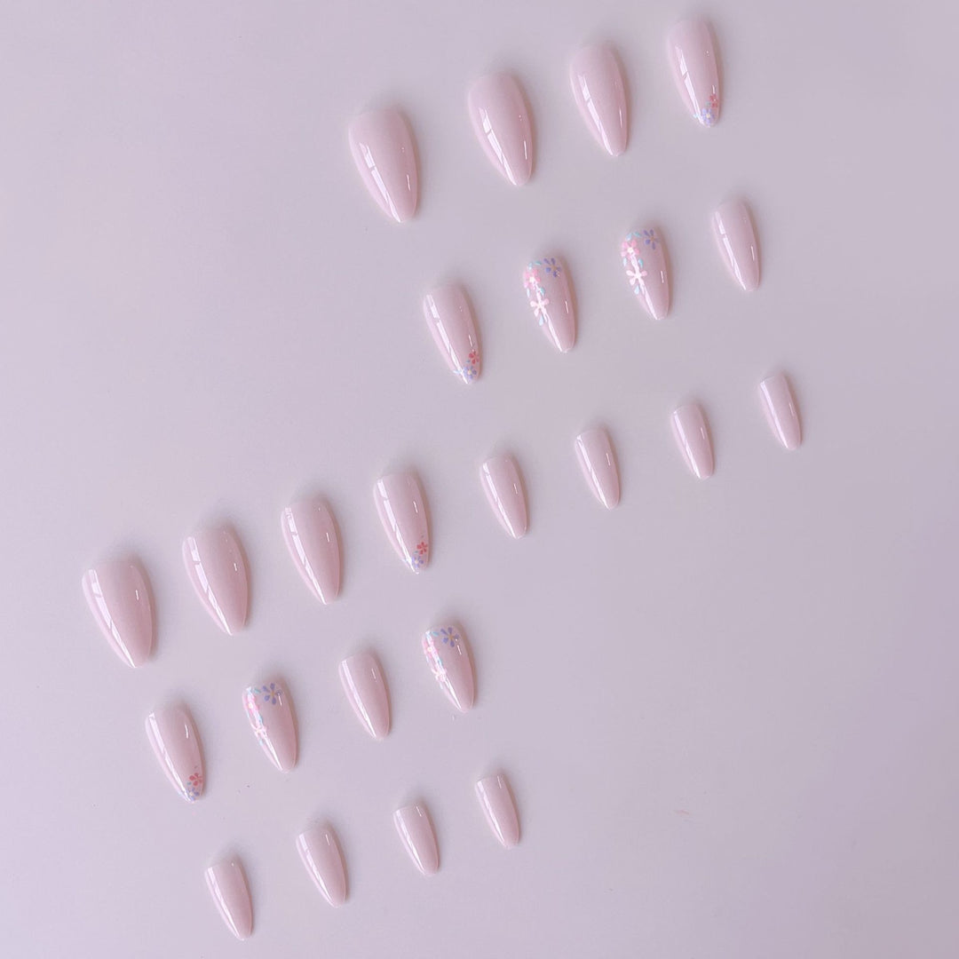 Artificial nail set with delicate floral pattern and glossy finish Kalsten