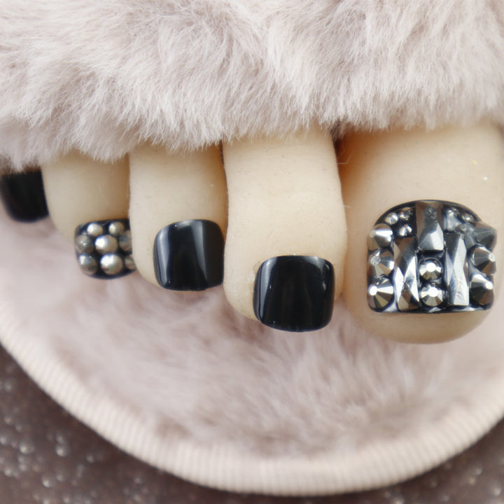 Elegant Press-On Nail Art Set with Decorative Accents