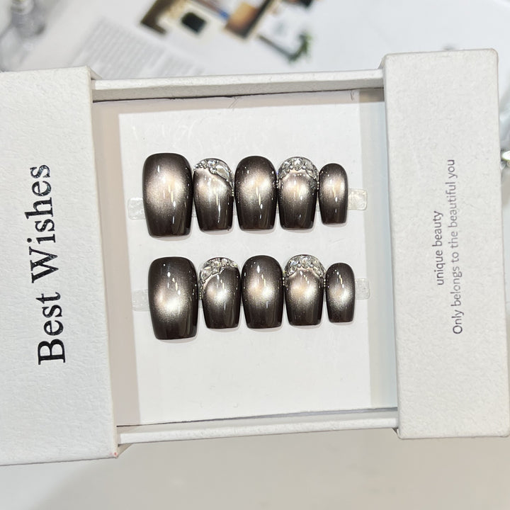 Elegant Press-On Nail Art Set with Rhinestone Accents Kalsten