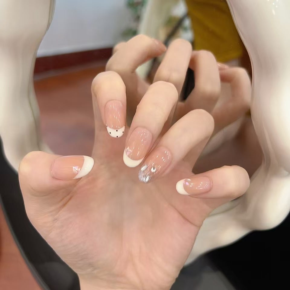 Elegant French Tip Decorative Nail Extensions