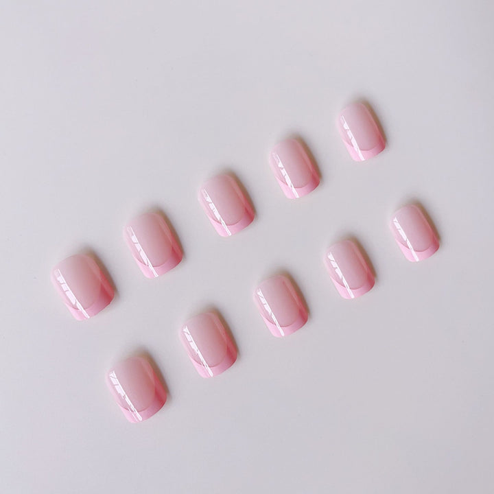 Artificial nail set with modern French tips and elegant shine Kalsten