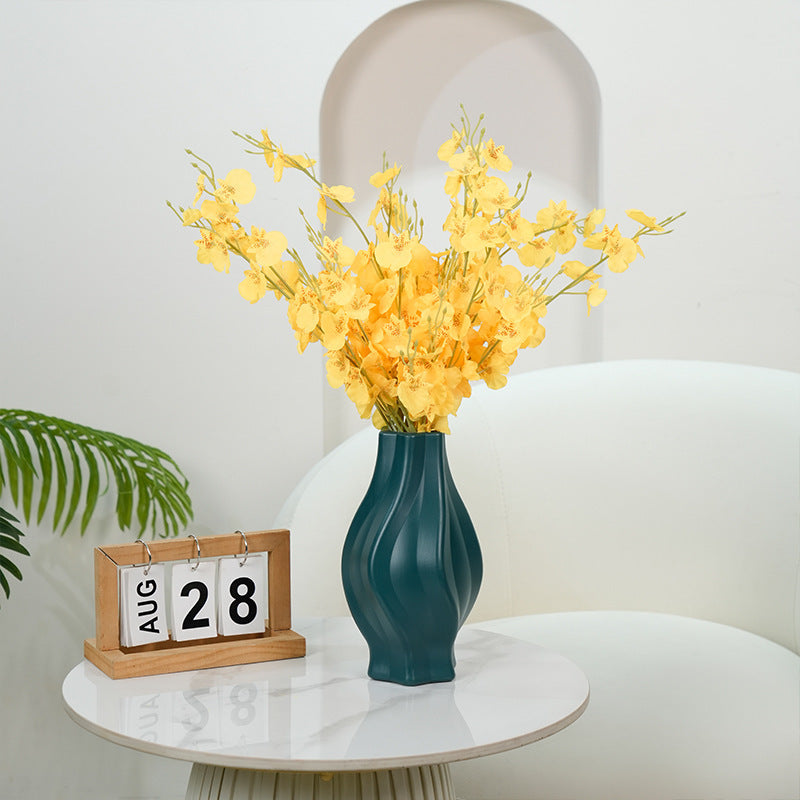 Elegant Curved Decorative Flower Vase Kalsten