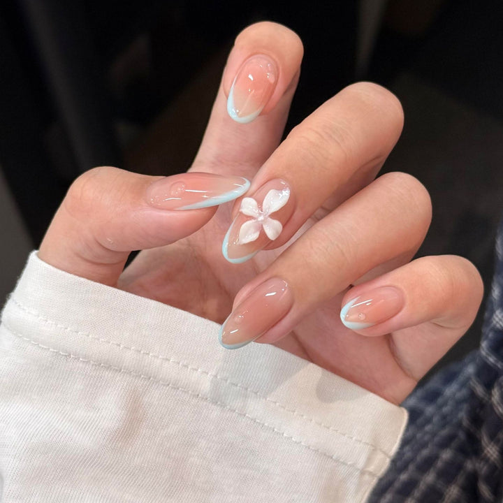 Artificial nails with elegant floral accents Kalsten