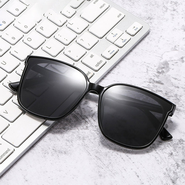 Women's modern square sunglasses with UV protection and slim temples Kalsten