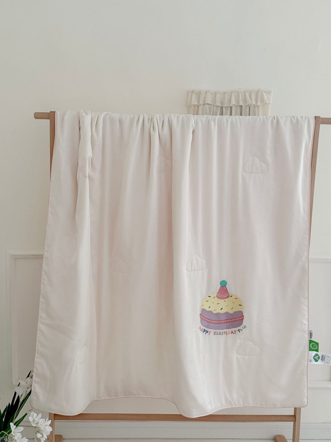 Children's comfort quilt with sweet bunny embroidery and silky satin cover