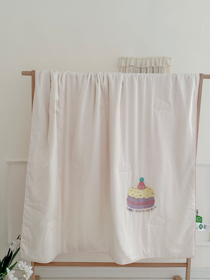 Children's comfort quilt with sweet bunny embroidery and silky satin cover