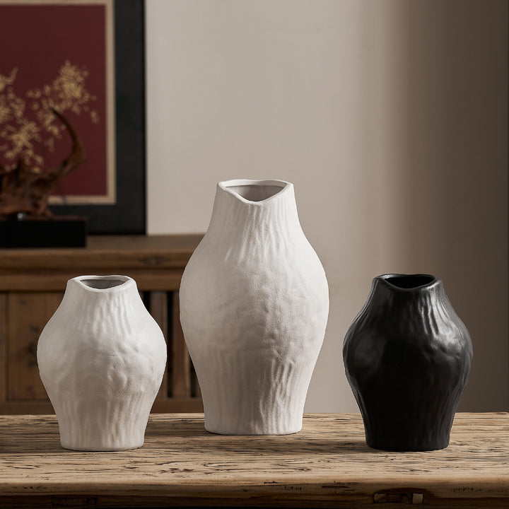 Elegant and modern ceramic vase Kalsten