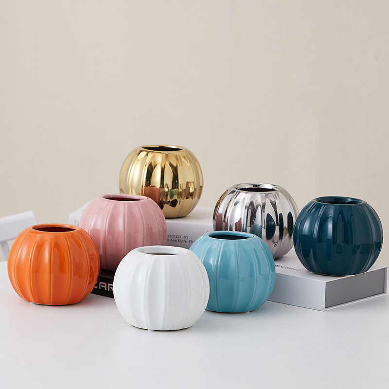 Decorative ceramic vase with modern ribbed design Kalsten