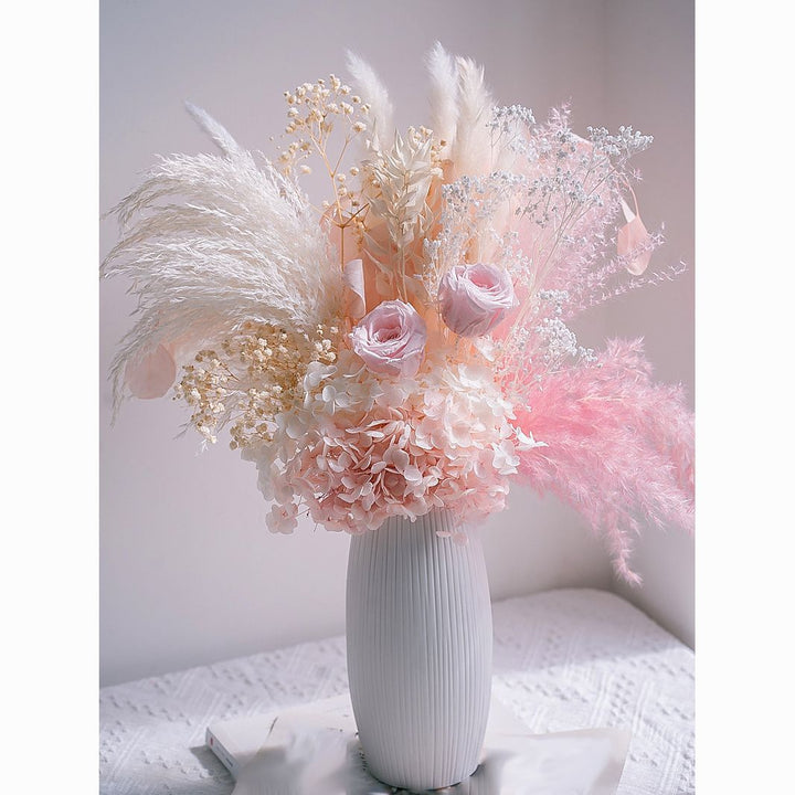 Elegant Dried Flower Bouquet Arrangement