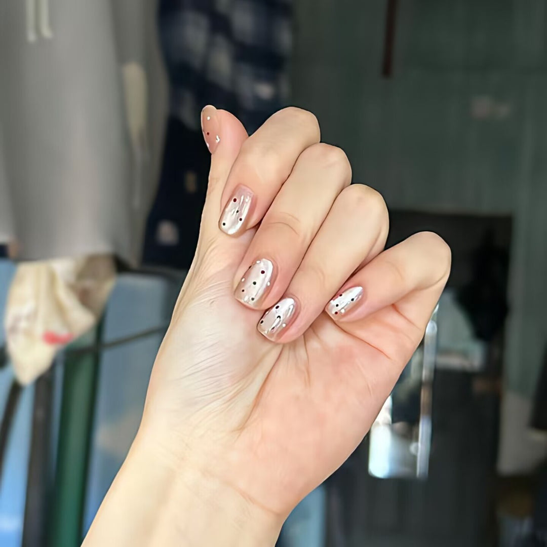 Trendy artificial nails with glitter effects Kalsten