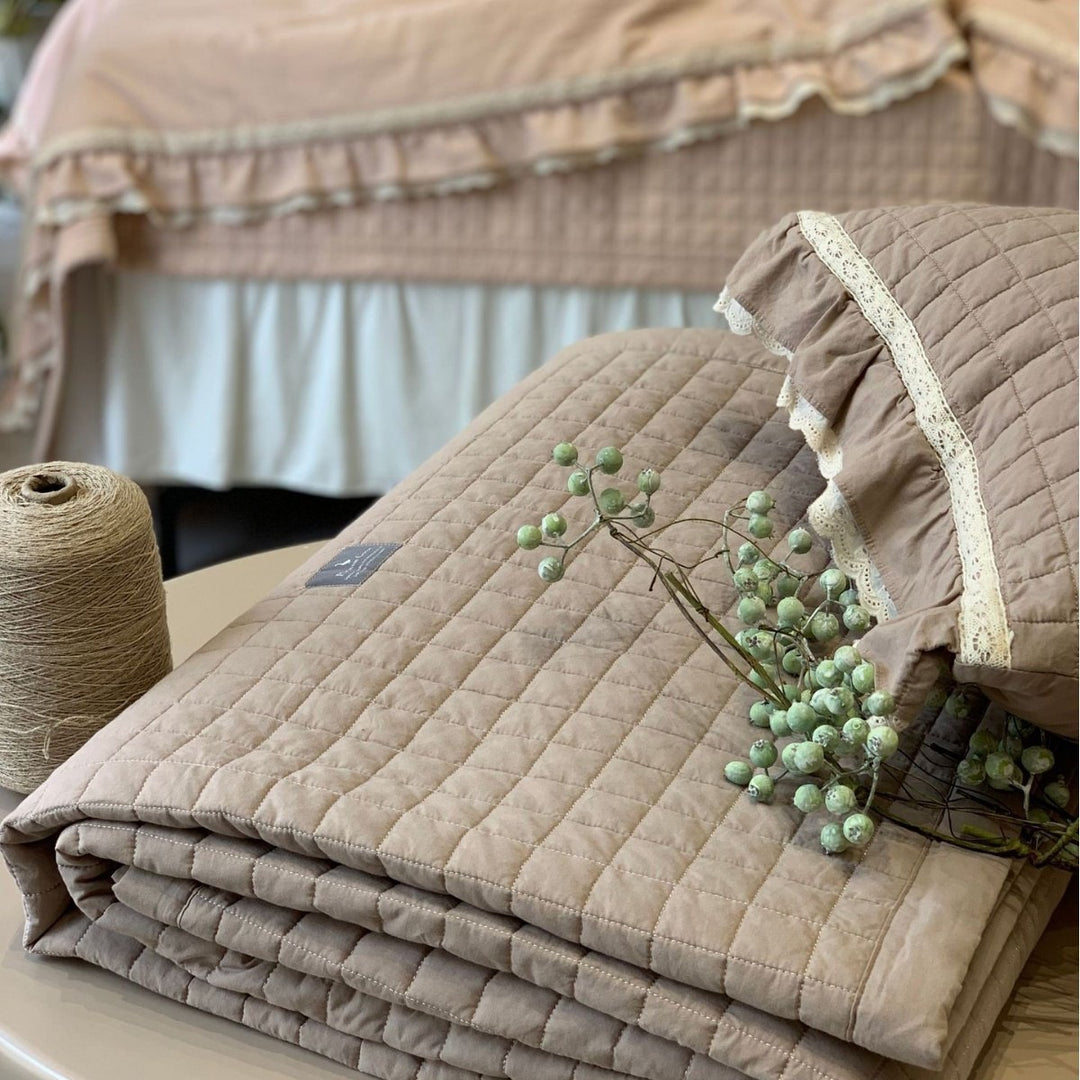 Luxurious cotton bedding set with lace ruffle and quilted bedspread