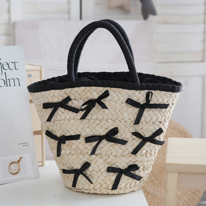 Basket bag with delicate bows and Kalsten lining