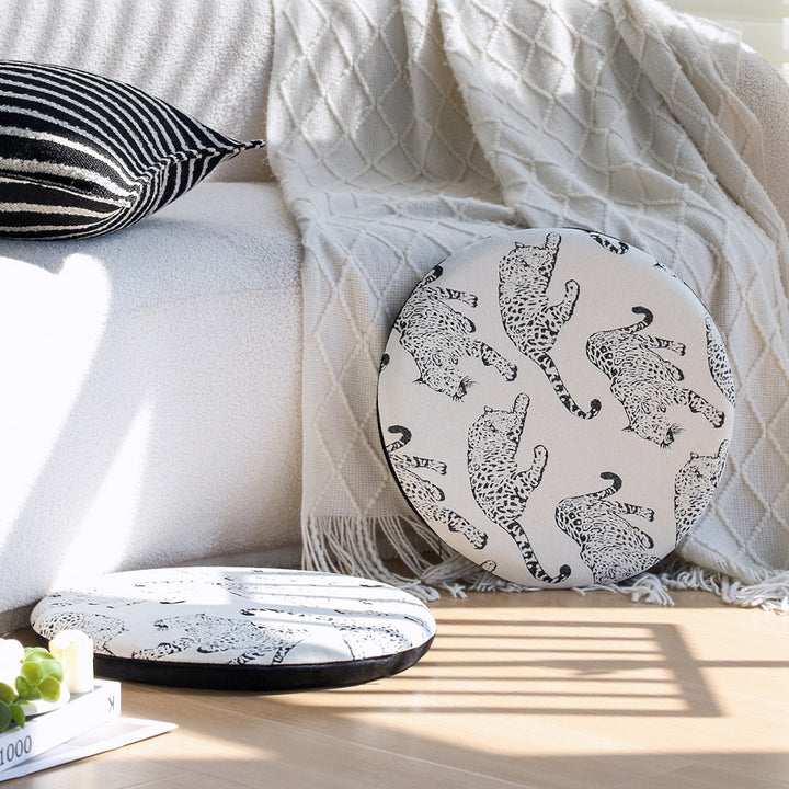 Round seat cushion with decorative animal print and non-slip underside Kalsten