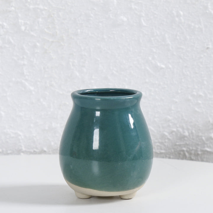 Contemporary Curved Ceramic Vase Kalsten
