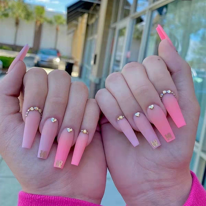 Nail set with enchanting heart details Kalsten