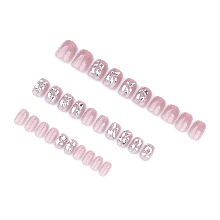 Artificial nail art with glamorous glitter accents Kalsten