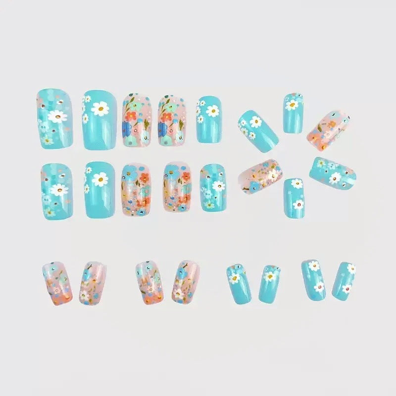 Nail set with floral 3D accents Kalsten