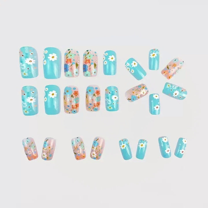 Nail set with floral 3D accents Kalsten
