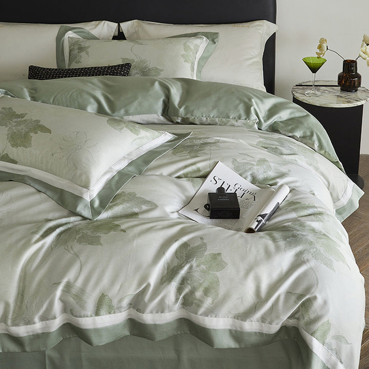 Bedding set made of cotton satin with large floral print and fine hem