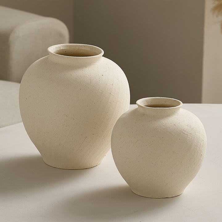 Elegant ceramic vase with organic shapes Kalsten