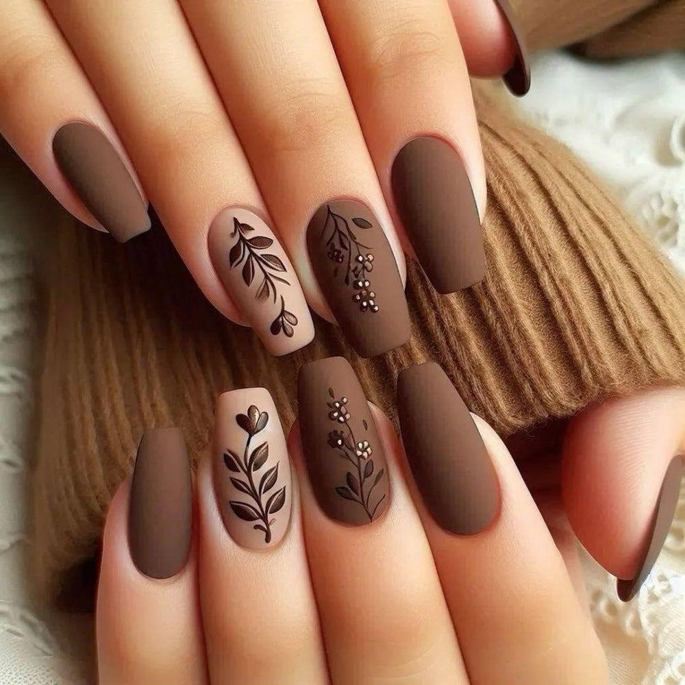 Artificial nails in an elegant and natural design Kalsten