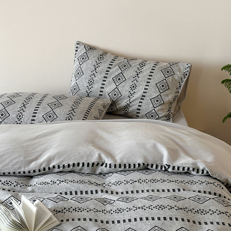 Bedding set made of soft cotton with graphic ethnic pattern