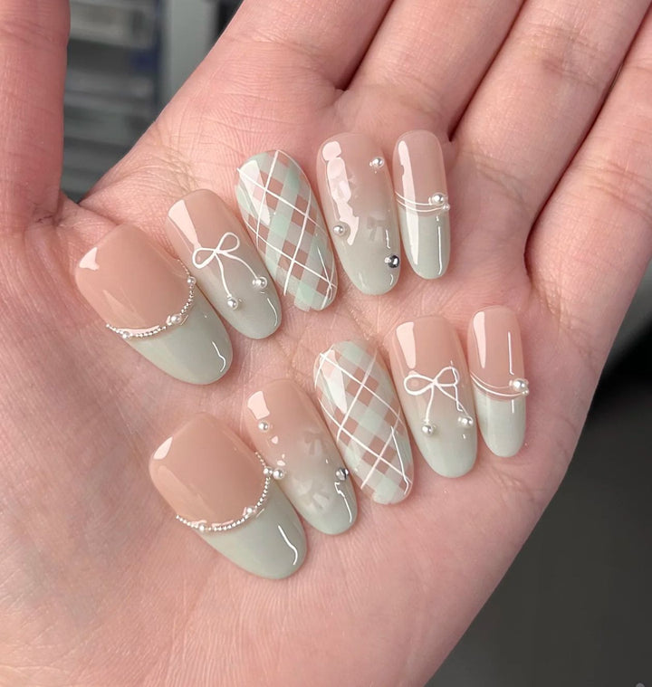 Elegant Press-On Nail Art with Artistic French Tip Design Kalsten