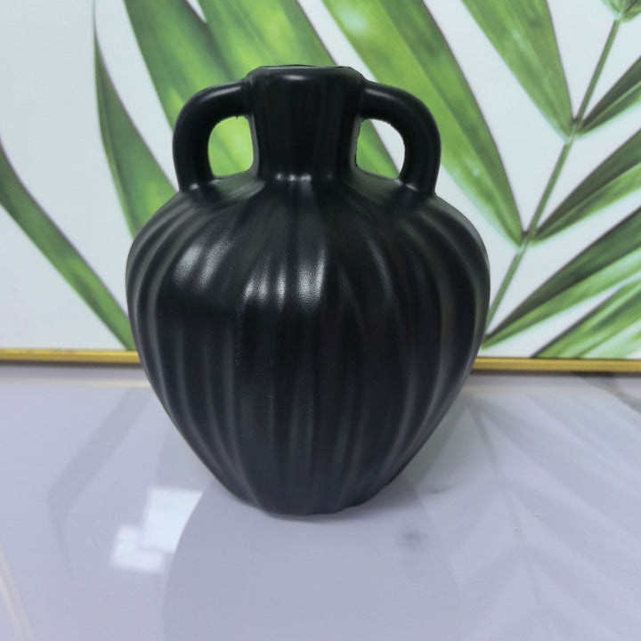 Elegant Ribbed Decorative Vase Kalsten