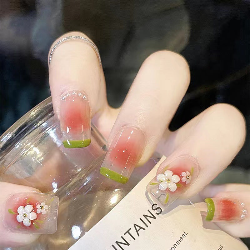 Artful nail art with floral accents Kalsten