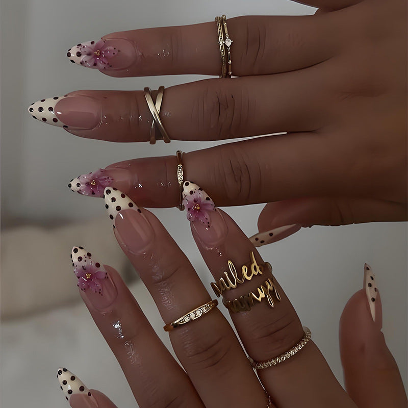 Artificial nail set with floral accents Kalsten
