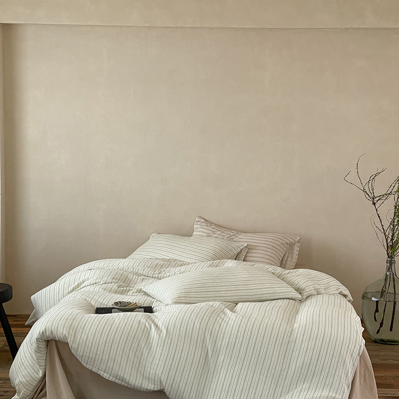 Linen-look bedding set with fine stripes
