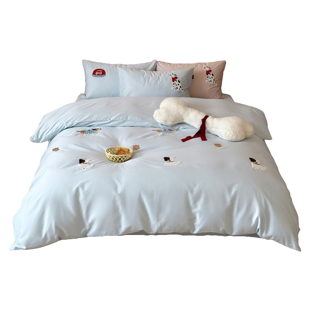 Reversible children's bedding set with embroidered dog motifs and silky soft cotton satin